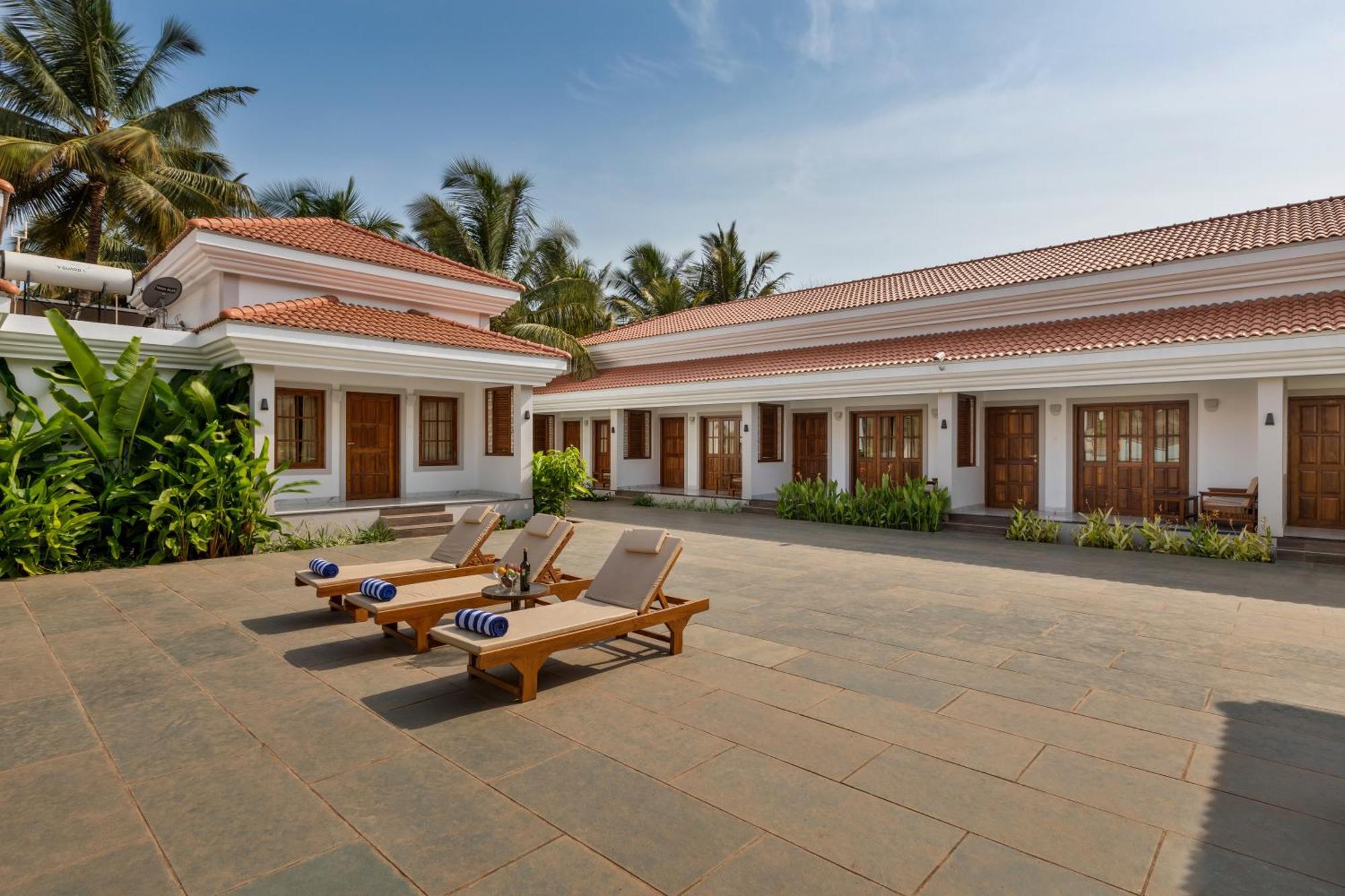Leoney Resort Goa Vagator Extérieur photo