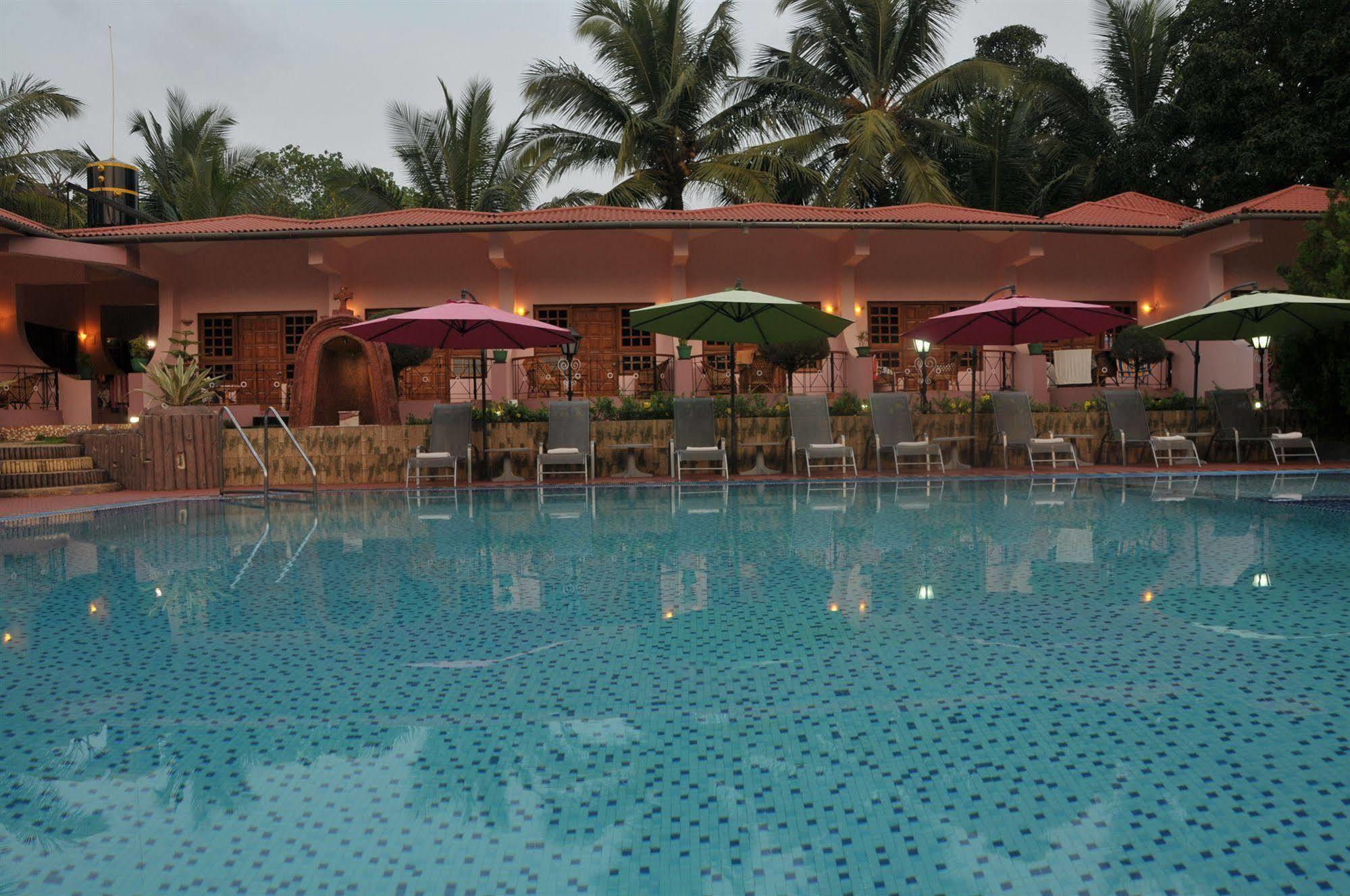 Leoney Resort Goa Vagator Extérieur photo
